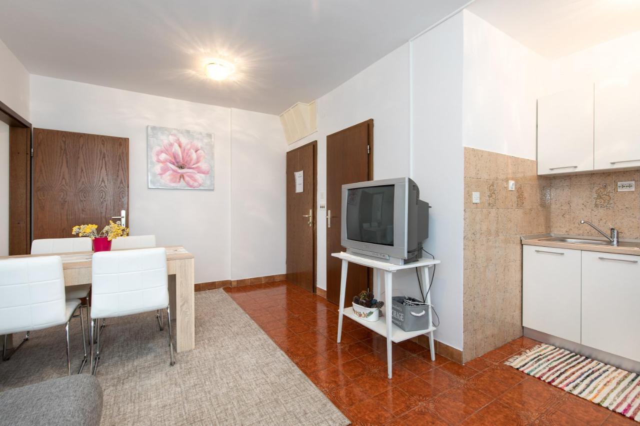 Apartment Drago *Cosy & Close To The Beach! Krk Town Eksteriør bilde